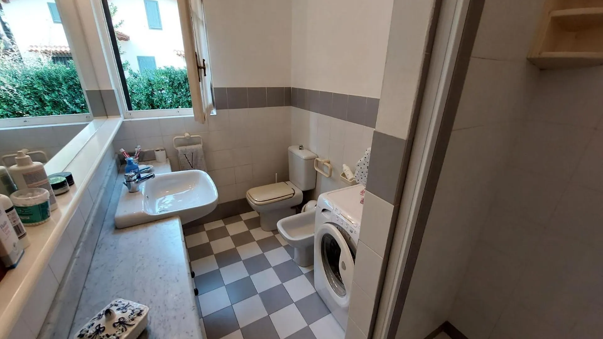 Villa Claudia Massa 0*,  Olaszország